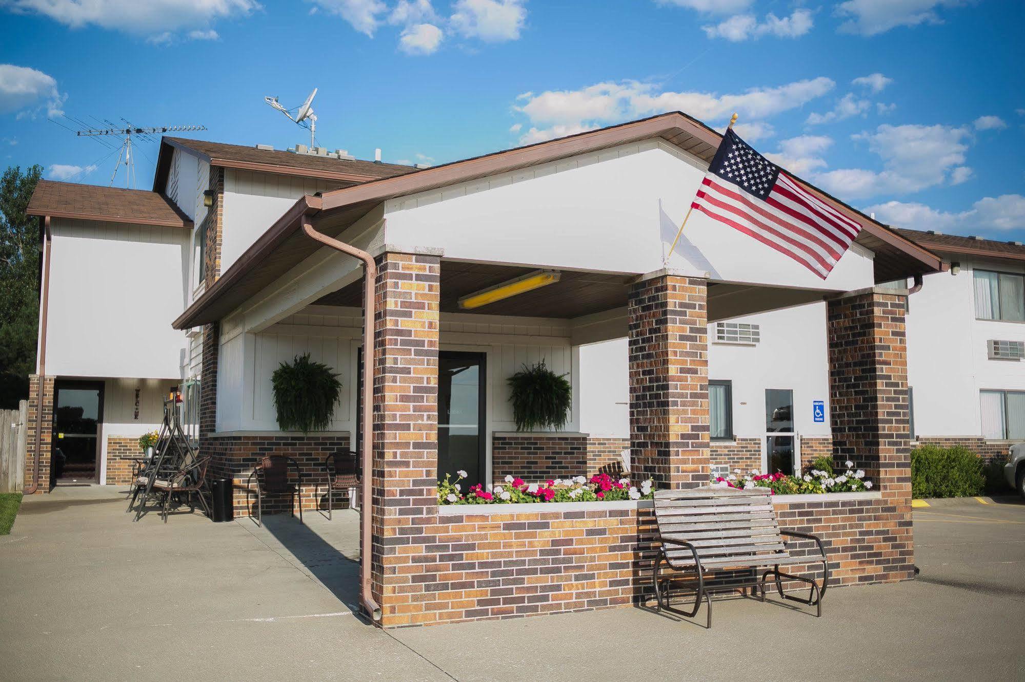 Covered Bridge Inn Winterset Exterior photo